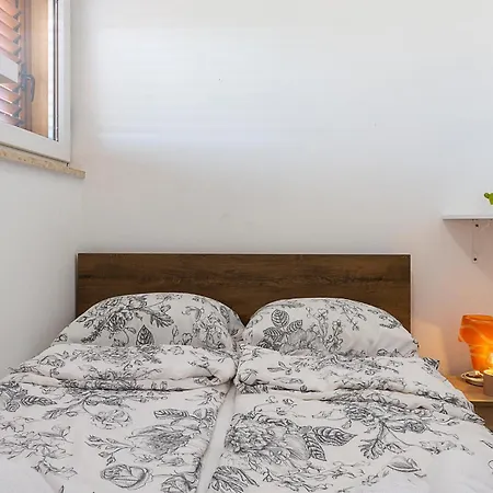1 Bedroom In Valbandon