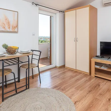 1 Bedroom In * Valbandon