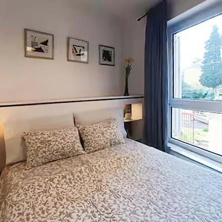 1 Bedroom In Apartment